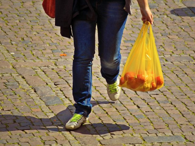 Choisir des paquets réutilisables pour courses équitables