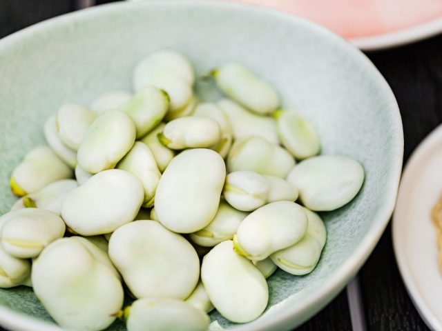 Salade protéinée de saison aux légumineuses et graines