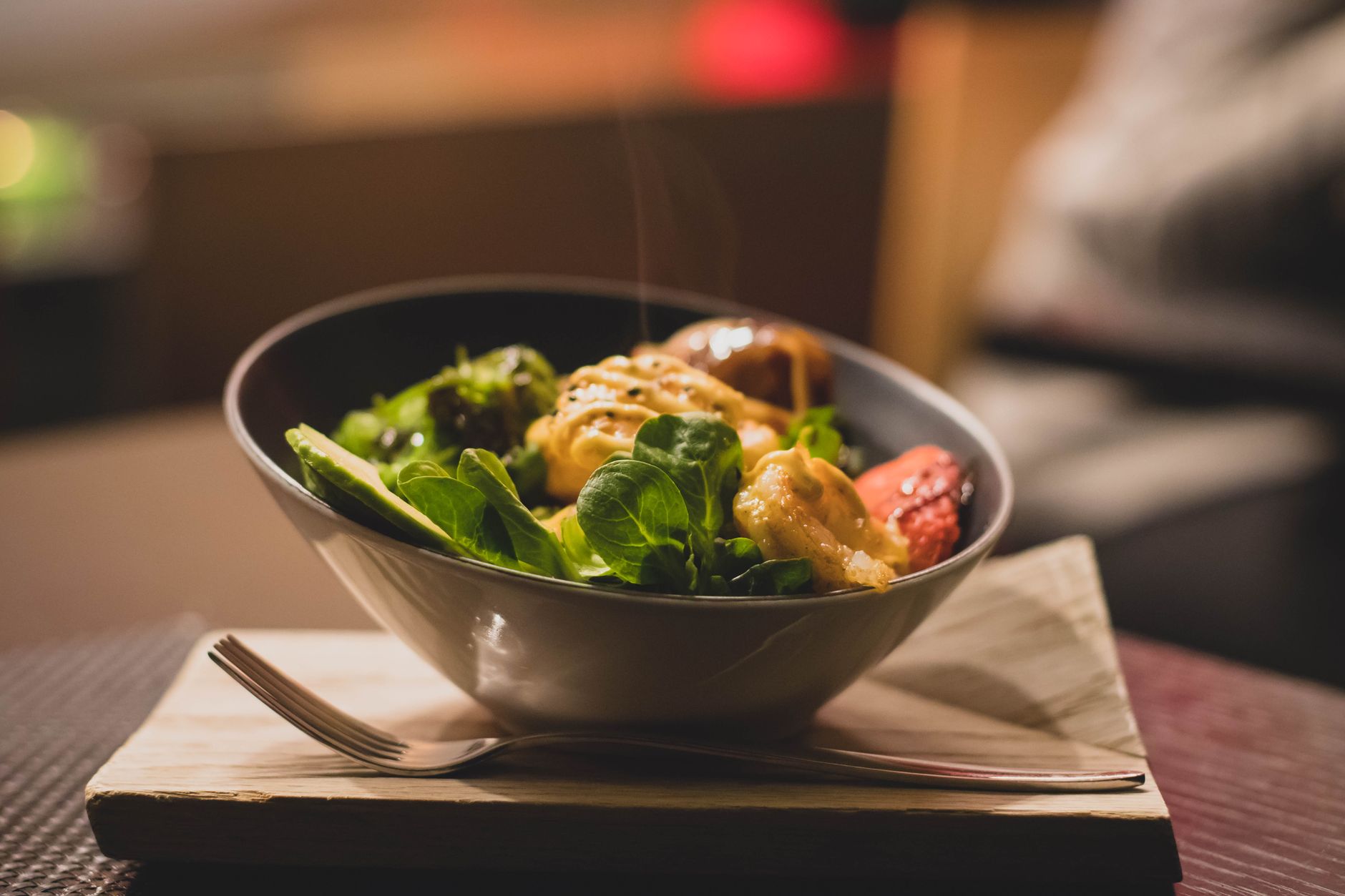 Salade protéinée de saison aux légumineuses et graines